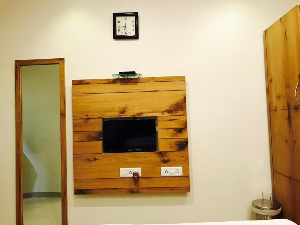 Hotel Grandeur-Near Mumbai International Airport Екстер'єр фото