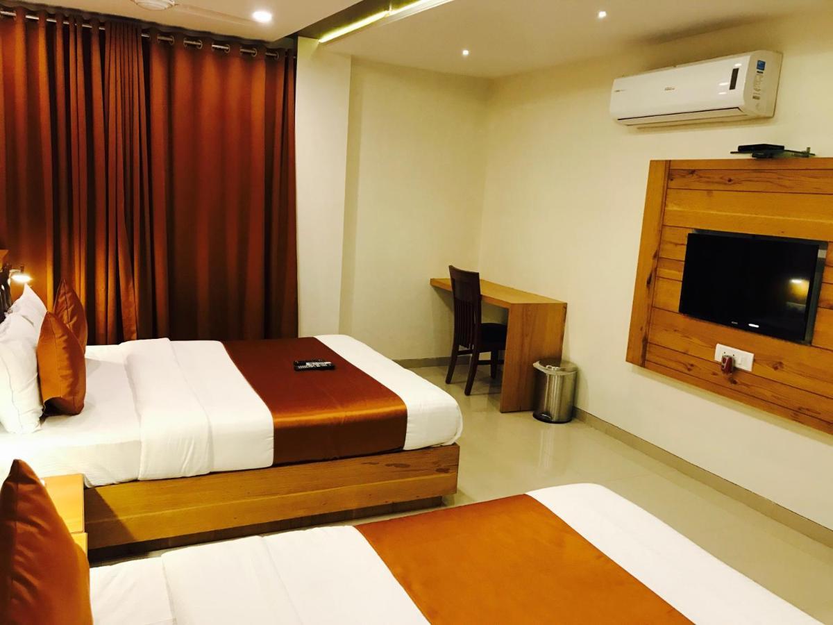 Hotel Grandeur-Near Mumbai International Airport Екстер'єр фото
