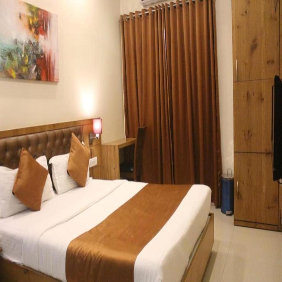 Hotel Grandeur-Near Mumbai International Airport Екстер'єр фото