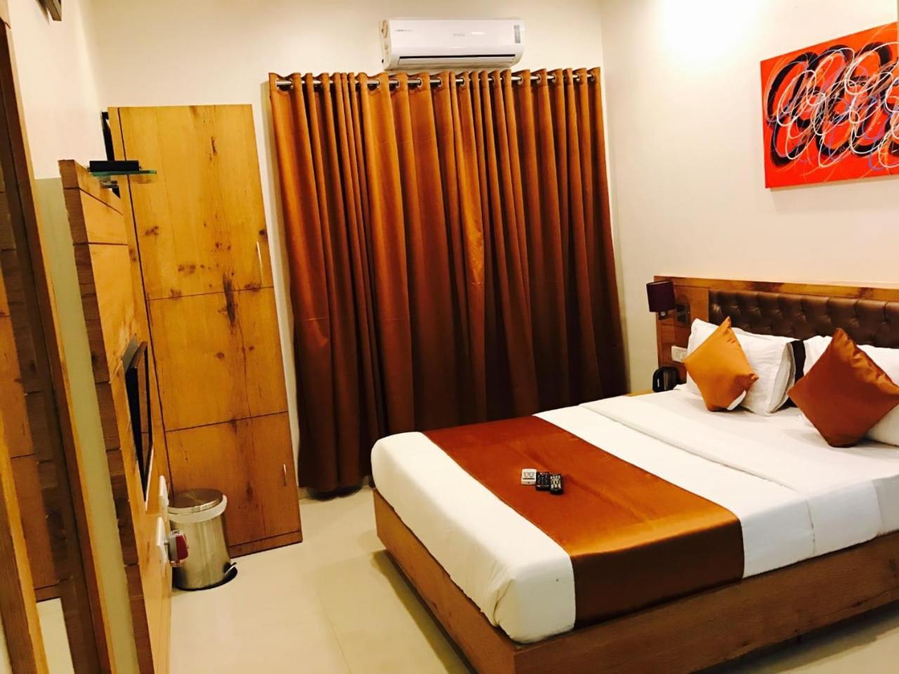Hotel Grandeur-Near Mumbai International Airport Екстер'єр фото
